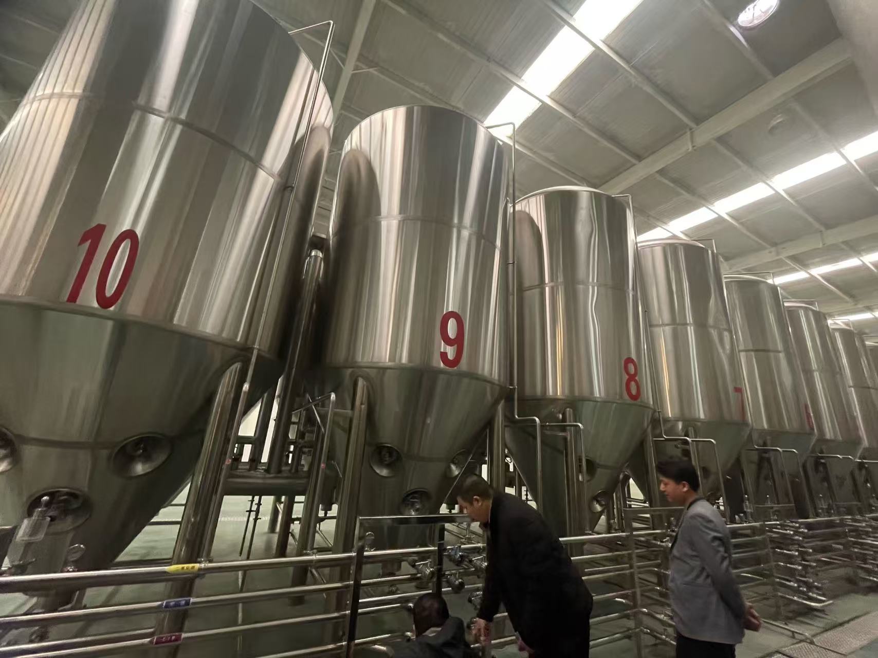 东兰精酿啤酒设备厂—平面布置、设备设计、制造、调试、培训等一条龙服务